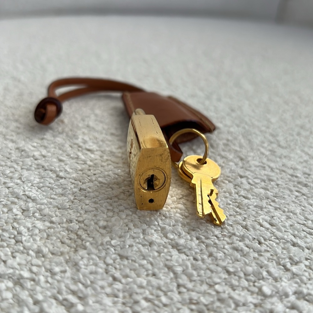 ❌SOLD❌Céline Clochette, Gold Lock & Keys Set - Picture 5 of 6